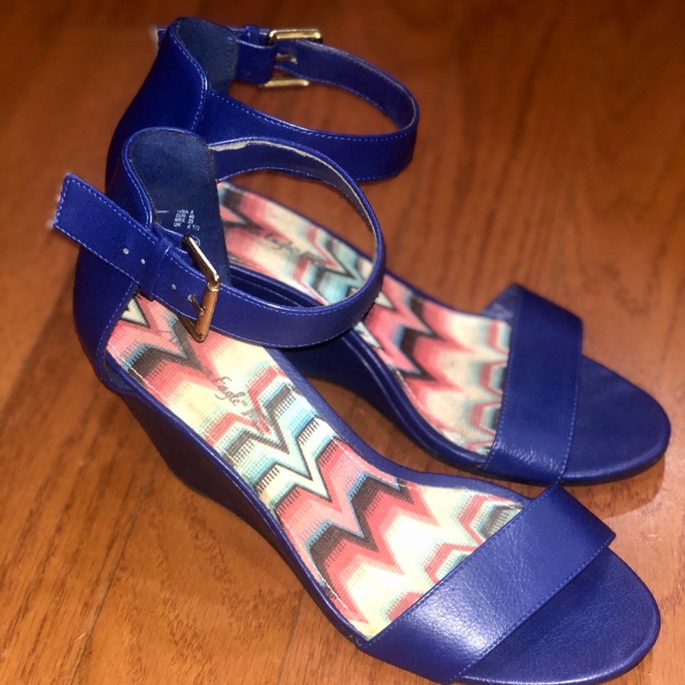 American Eagle Sandals